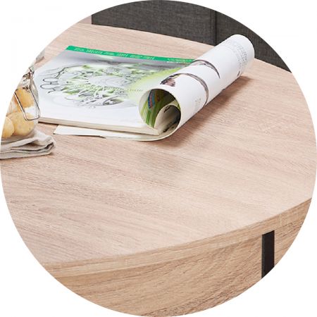 Tágas rönk asztallap erős skandináv jellegzetességekkel.